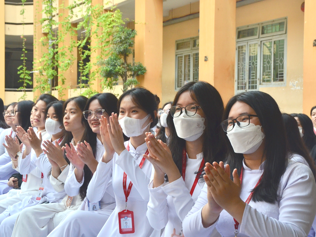 Hơn 17.000 học sinh TPHCM không thi lớp 10, gần 1.000 em được tuyển thẳng - 1 Hơn 17.000 học sinh TPHCM không thi lớp 10, gần 1.000 em được tuyển thẳng - 1