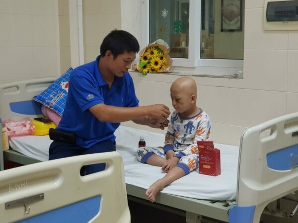 Giải pháp nào mang lại kỳ tích cho bé trai thụ tinh ống nghiệm bị ung thư mắt? - 2