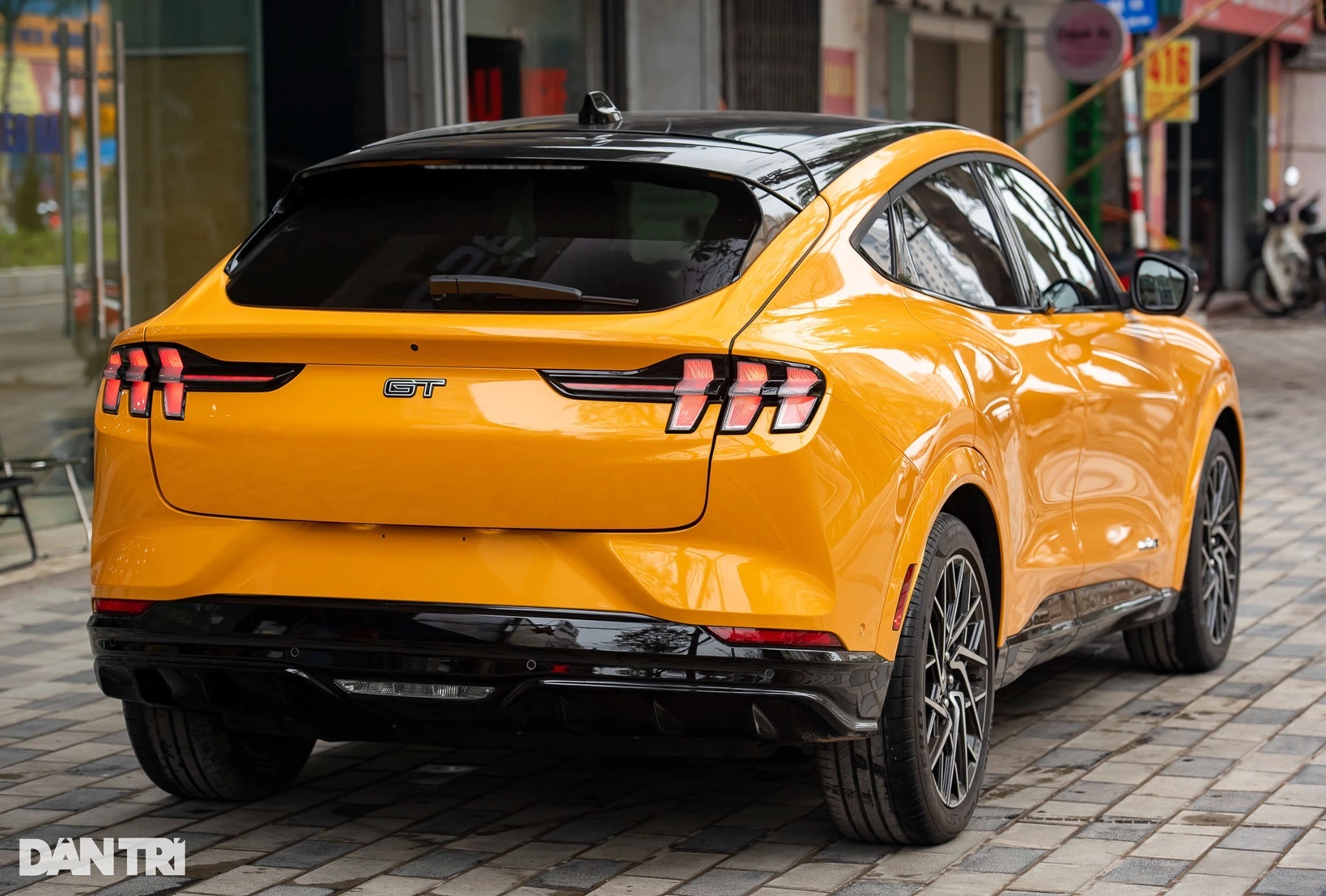 ຫຼຸດລາຄາຢ່າງຕໍ່ເນື່ອງເຖິງ 2 ຕື້, Ford Mustang Mach-E ຍັງບໍ່ມີເຈົ້າຂອງຢູ່ຫວຽດນາມ - 2 Liên tục hạ giá tới 2 tỷ, Ford Mustang Mach-E vẫn chưa có chủ tại Việt Nam - 2