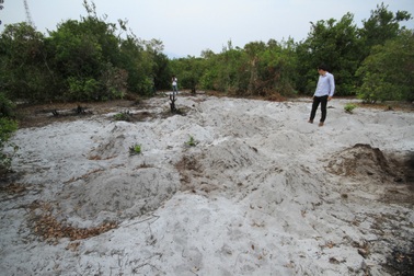 Hàng trăm ngôi mộ giả bất ngờ xuất hiện trong khu quy hoạch