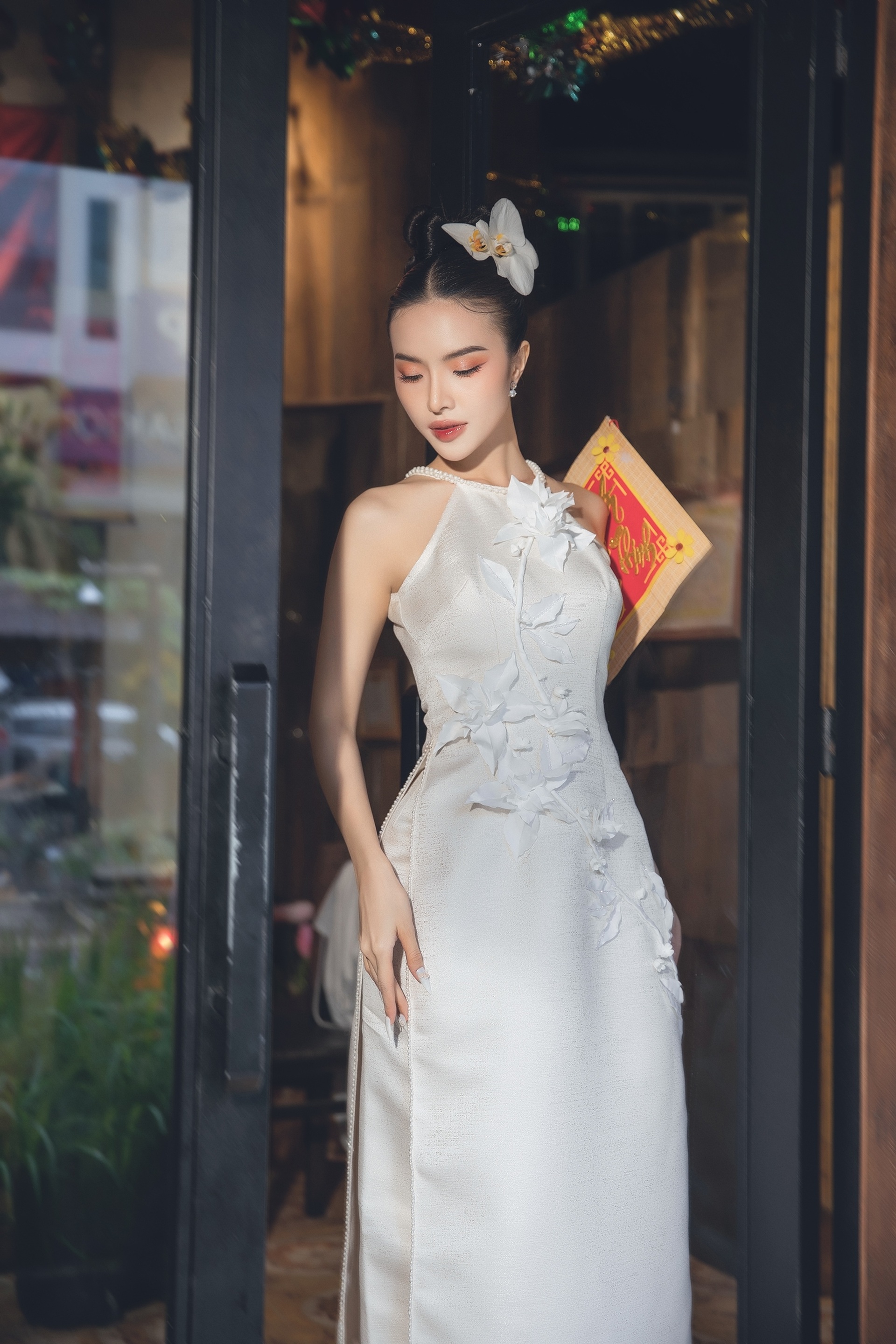 Á hậu Hạnh Nguyên diện áo dài gợi cảm đón xuân - 4 Á hậu Hạnh Nguyên diện áo dài gợi cảm đón xuân - 4
