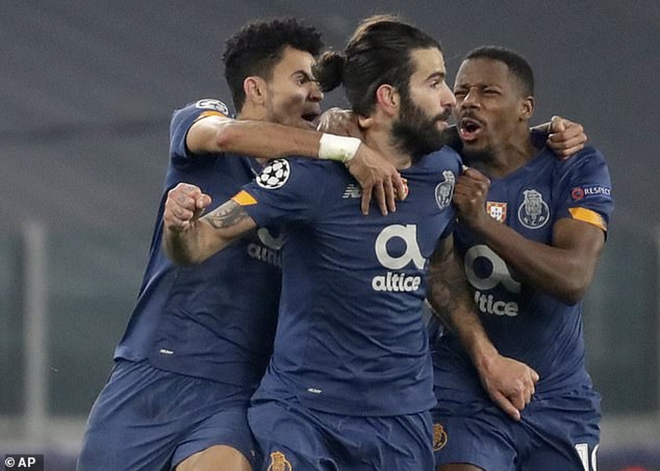 C.Ronaldo mắc lỗi khiến Juventus bị loại đau đớn trước Porto - 2 C.Ronaldo mắc lỗi khiến Juventus bị loại đau đớn trước Porto - 2