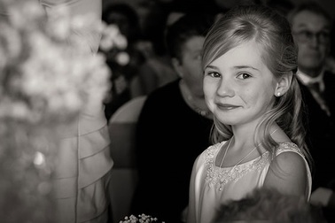 Cô bé 9 tuổi “đắt sô” chụp hình hơn nhiếp ảnh gia chuyên nghiệp