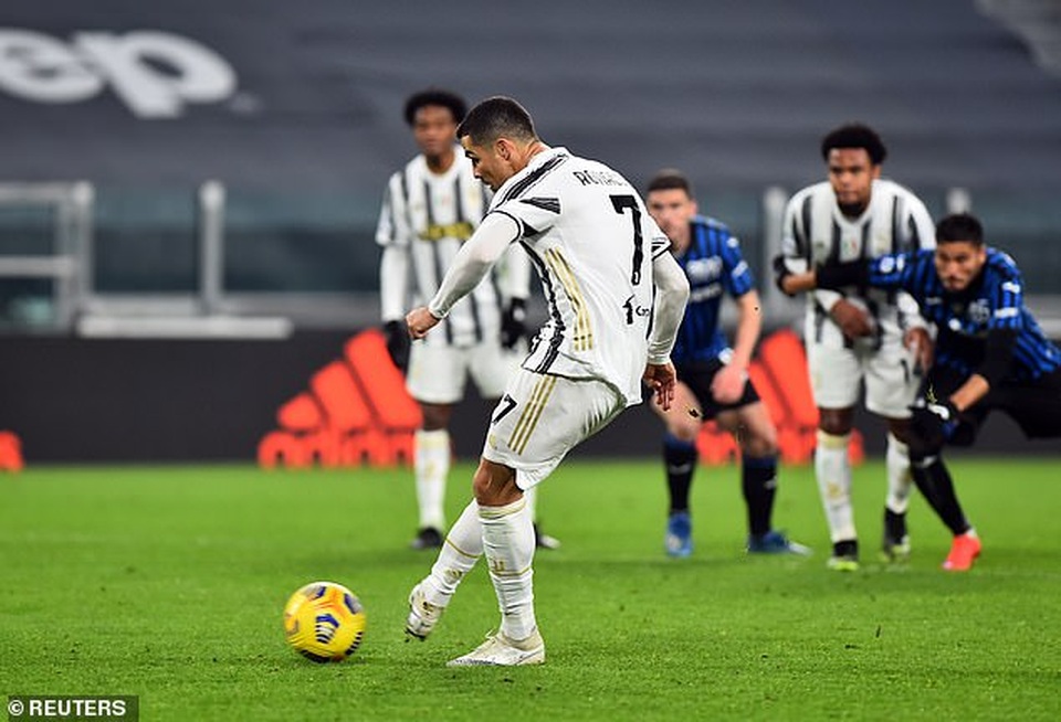 C.Ronaldo đá hỏng phạt đền, Juventus rơi điểm đáng tiếc - 3 C.Ronaldo đá hỏng phạt đền, Juventus rơi điểm đáng tiếc - 3