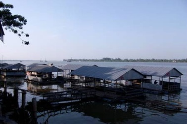 Tỉ phú hào hiệp và 100 tờ vé số độc đắc