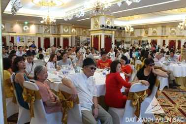 Sôi động giao dịch tại lễ mở bán Summer Suites