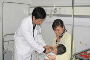 Bệnh viện Nhi TƯ: Hơn 300 ca tay chân miệng phải nhập viện