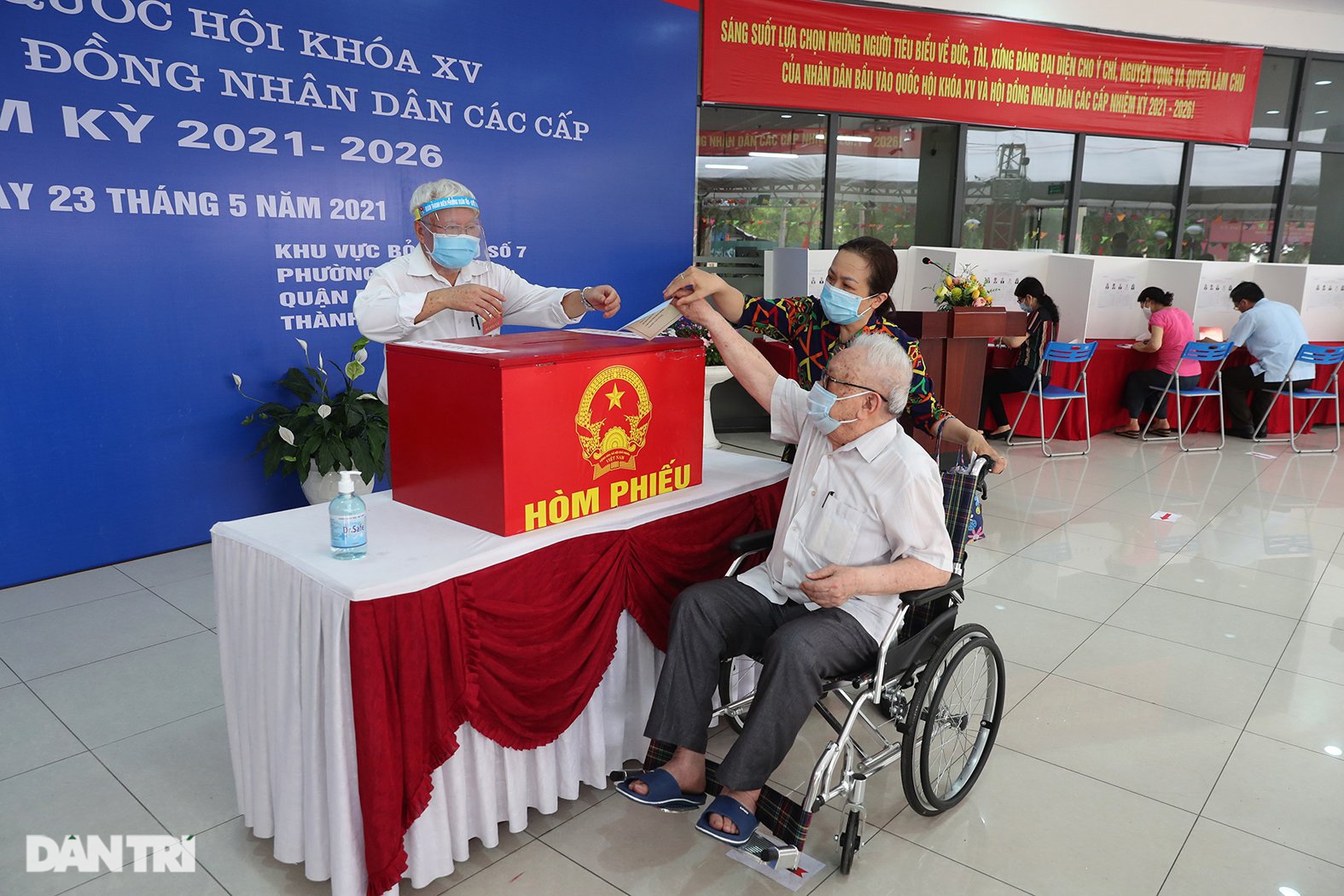 Toàn cảnh 69 triệu cử tri cả nước tham gia Ngày hội non sông - 12 Toàn cảnh 69 triệu cử tri cả nước tham gia Ngày hội non sông - 12