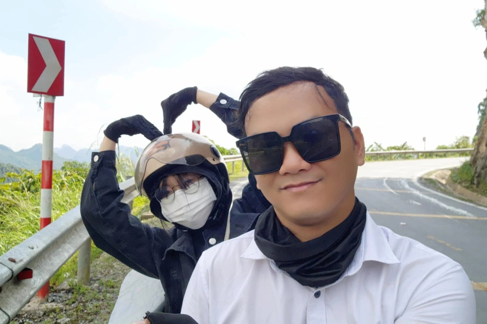 Vợ chồng son bỏ 50 triệu đi "trăng mật" xuyên Việt, không ngờ gặp bão táp