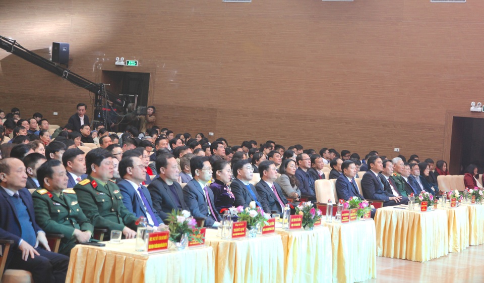 Nghệ An: Có những hộ tự nguyện viết đơn xin ra khỏi diện hộ nghèo - 2 Nghệ An: Có những hộ tự nguyện viết đơn xin ra khỏi diện hộ nghèo - 2