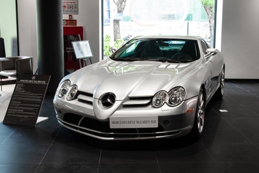 "Mũi tên bạc" SLR McLaren và loạt xe Mercedes hiếm tái xuất ở Hà Nội