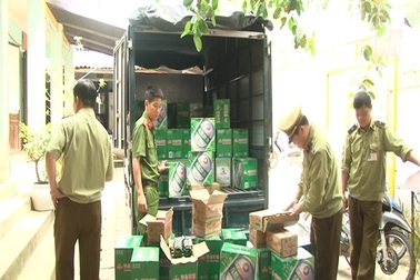 1.000 chiếc xúc xích và 2000 chai bia nhập lậu từ Trung Quốc