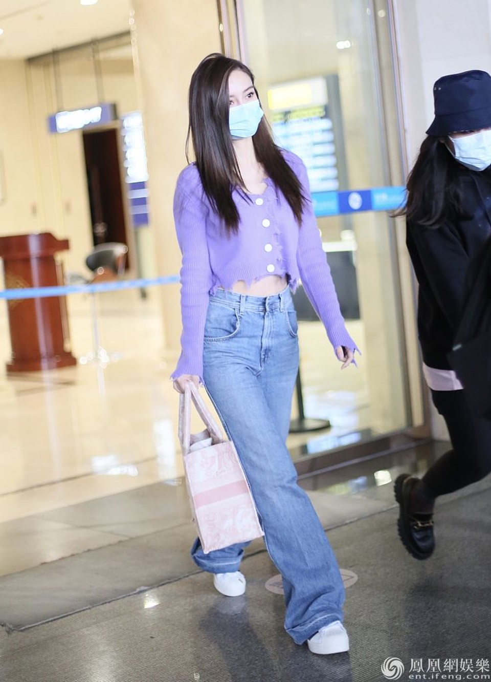 Angelababy lộ thân hình gầy gò đáng báo động - 2 Angelababy lộ thân hình gầy gò đáng báo động - 2