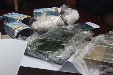 Bắt nữ quái giấu 6 bánh heroin cùng ma túy đá trong chậu