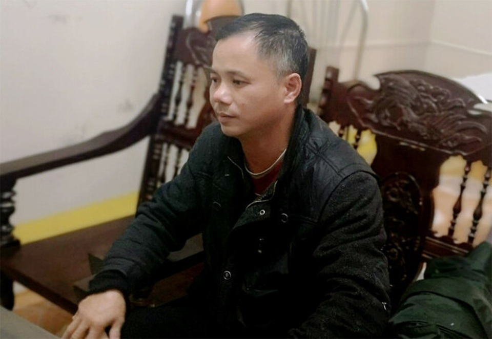 Khởi tố đối tượng chém thủng thuyền cứu hộ lũ lụt - 1 Khởi tố đối tượng chém thủng thuyền cứu hộ lũ lụt - 1