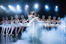 Các nhà hát sẽ kiếm nguồn thu từ đâu khi triển khai nhà hát online?