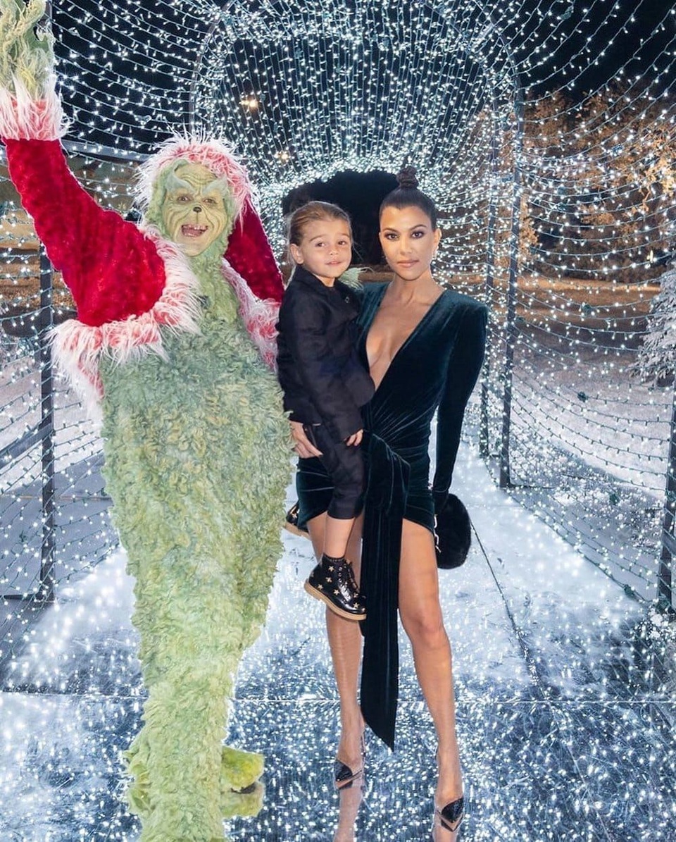Vì Covid-19, gia đình Kardashian hủy siêu tiệc Giáng sinh - 3 Vì Covid-19, gia đình Kardashian hủy siêu tiệc Giáng sinh - 3