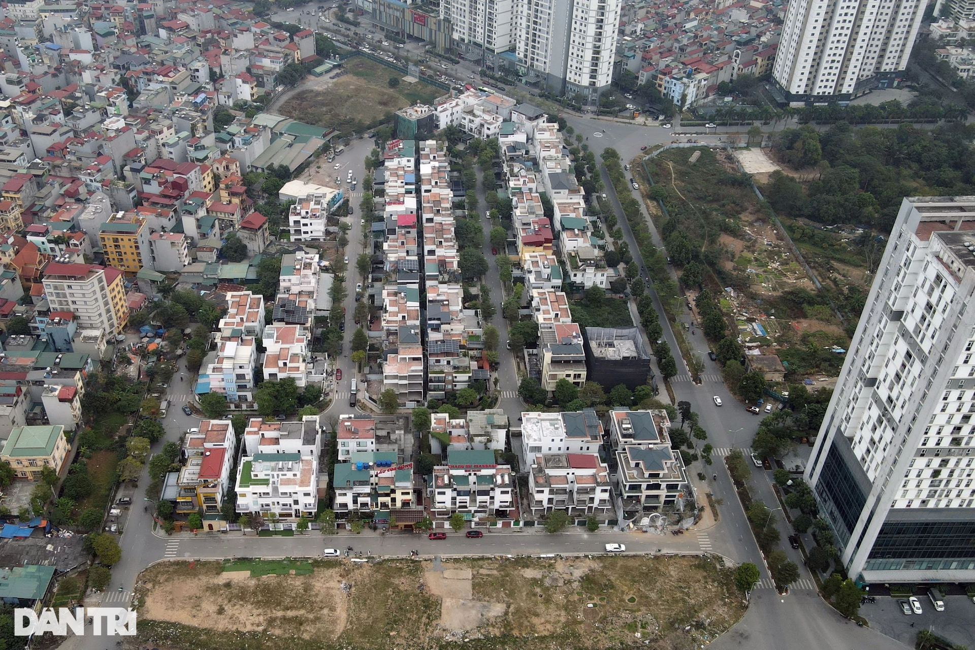Biệt thự triệu USD ở Hà Nội dựng chuồng cọp như tập thể cũ - 1 Biệt thự triệu USD ở Hà Nội dựng chuồng cọp như tập thể cũ - 1