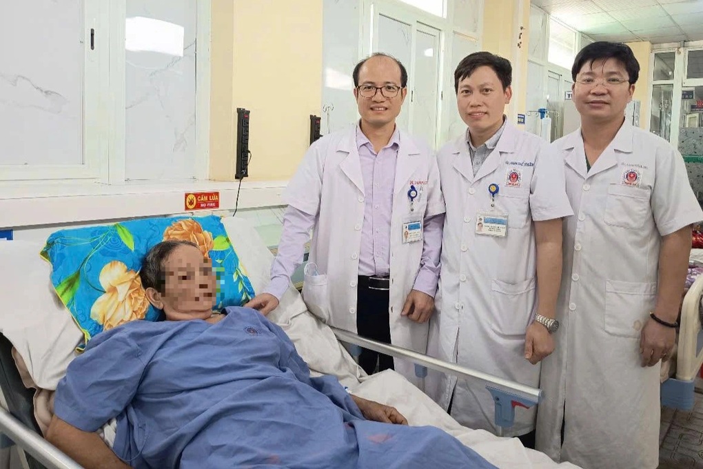 Người phụ nữ bị hươu húc gãy 14 xương sườn - 1 Người phụ nữ bị hươu húc gãy 14 xương sườn - 1