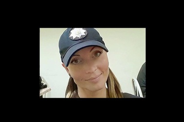 Nữ cảnh sát tử vong vì bị tội phạm... nhổ nước bọt vào mặt