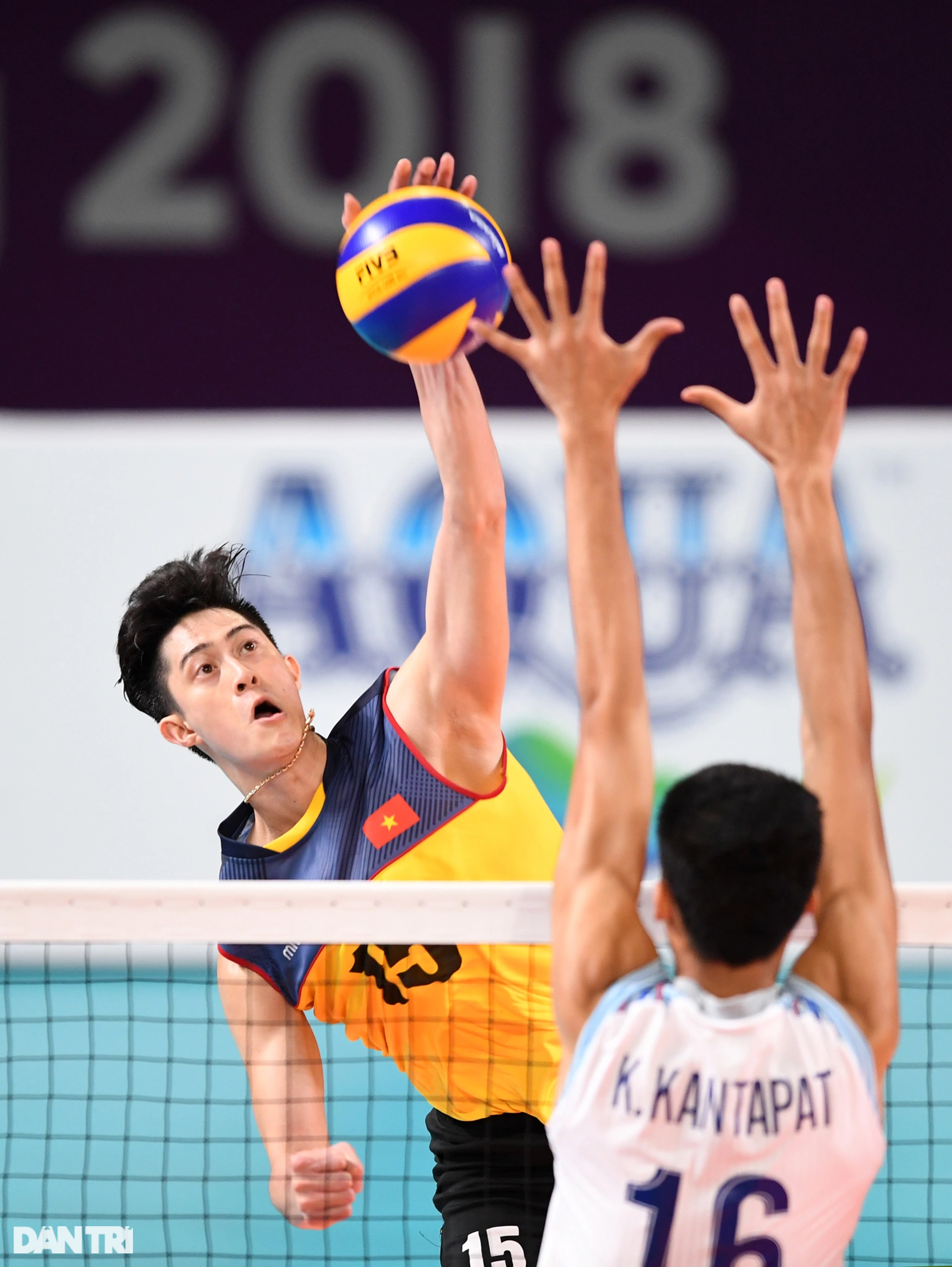 Nam thần đội tuyển bóng chuyền quốc gia trong màu áo Cảnh sát cơ động - 7 Nam thần đội tuyển bóng chuyền quốc gia trong màu áo Cảnh sát cơ động - 7