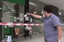 TPHCM: Người đàn ông xưng "Ban chỉ đạo Quận 7" gây náo loạn siêu thị