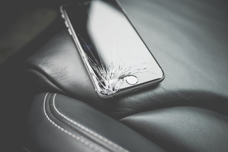 Smartphone ngày càng mạnh nhưng độ bền ngày càng kém - 3 Smartphone ngày càng mạnh nhưng độ bền ngày càng kém - 3