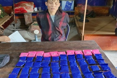 Dùng xuồng máy đưa ma túy từ Lào vượt sông vào Việt Nam