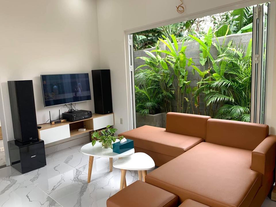 Vợ chồng trốn dịch về ngoại ô uống trà, ngắm hoa trong biệt thự đẹp mê - 6 Vợ chồng trốn dịch về ngoại ô uống trà, ngắm hoa trong biệt thự đẹp mê - 6