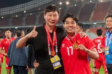 Chuyên gia Malaysia ca ngợi tài năng của HLV Kim Sang Sik