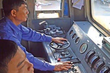 Lái tàu hỏa - nghề khổ, nghiệp nguy