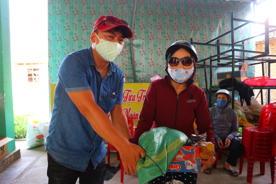 Hỗ trợ anh chị em bán vé số - thông báo nghĩa tình của ông chủ đại lý - 5 Hỗ trợ anh chị em bán vé số - thông báo nghĩa tình của ông chủ đại lý - 5