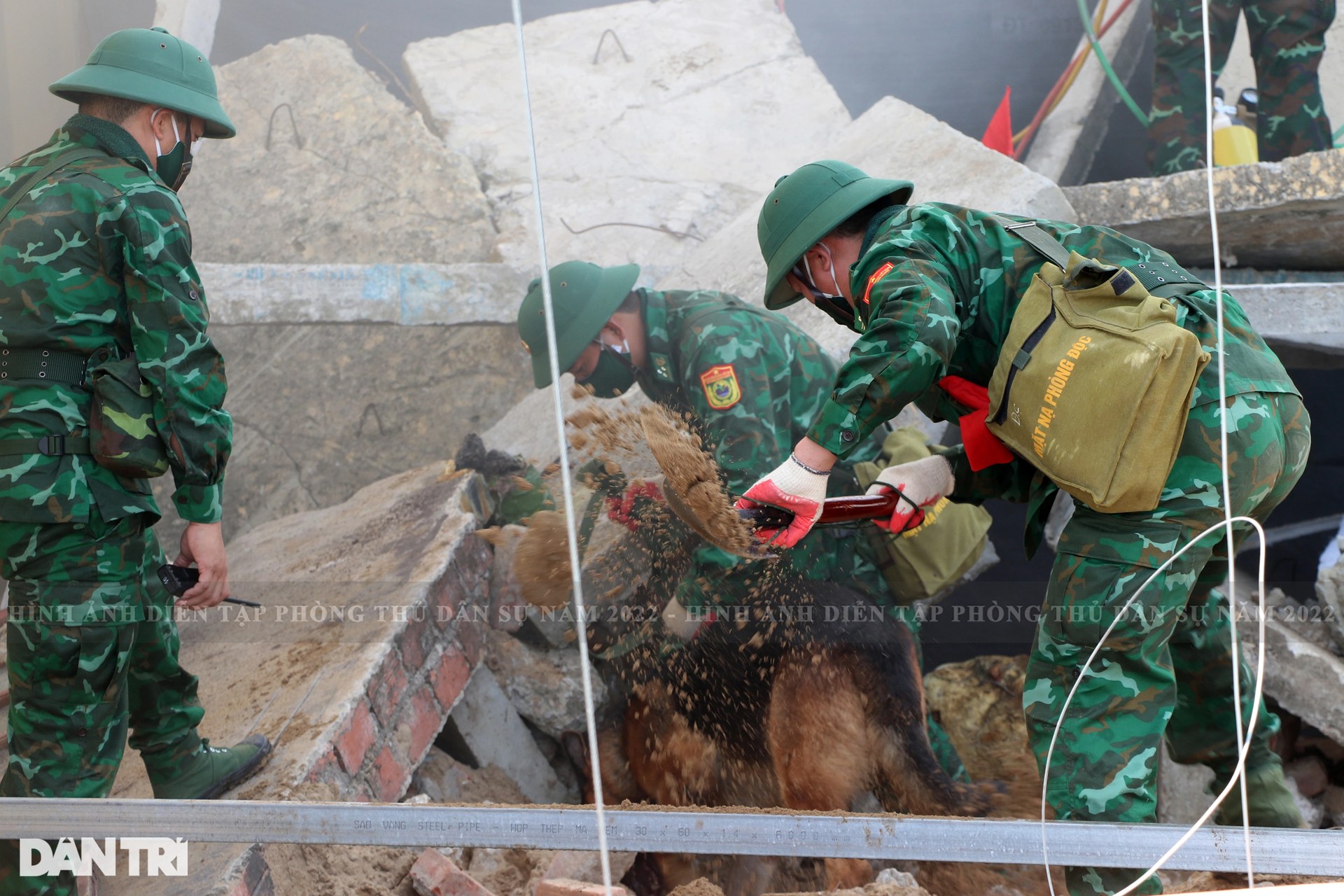 Giả định tình huống thảm họa cháy chung cư, hàng trăm người mắc kẹt - 16