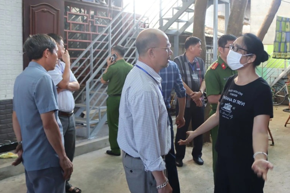 Vụ khóa cổng nhốt đoàn kiểm tra: Vẫn quảng cáo chữa bách bệnh bằng nước - 2 Vụ khóa cổng nhốt đoàn kiểm tra: Vẫn quảng cáo chữa bách bệnh bằng nước - 2