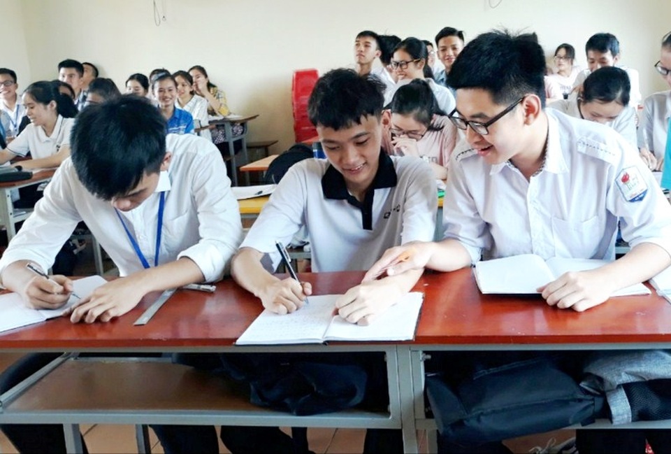 Nghị lực cậu học trò nghèo mồ côi mẹ đạt giải Nhì tỉnh môn Toán - 5 Nghị lực cậu học trò nghèo mồ côi mẹ đạt giải Nhì tỉnh môn Toán - 5