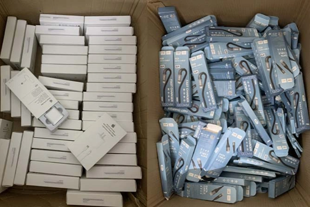 Bắt giam chủ cửa hàng buôn lậu linh kiện điện thoại quy mô lớn ở Thanh Hóa - 2 Bắt giam chủ cửa hàng buôn lậu linh kiện điện thoại quy mô lớn ở Thanh Hóa - 2