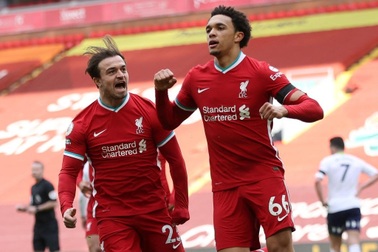 Khoảnh khắc "thiên tài" của Alexander-Arnold giúp Liverpool thắng bất ngờ