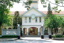 TPHCM: Yêu cầu hiệu trưởng là F0 vẫn đến trường báo cáo