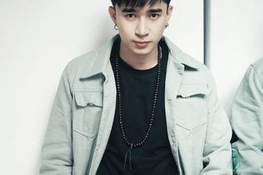 Chi Dân livestream liên khúc “hit”, bật mí ca khúc mới