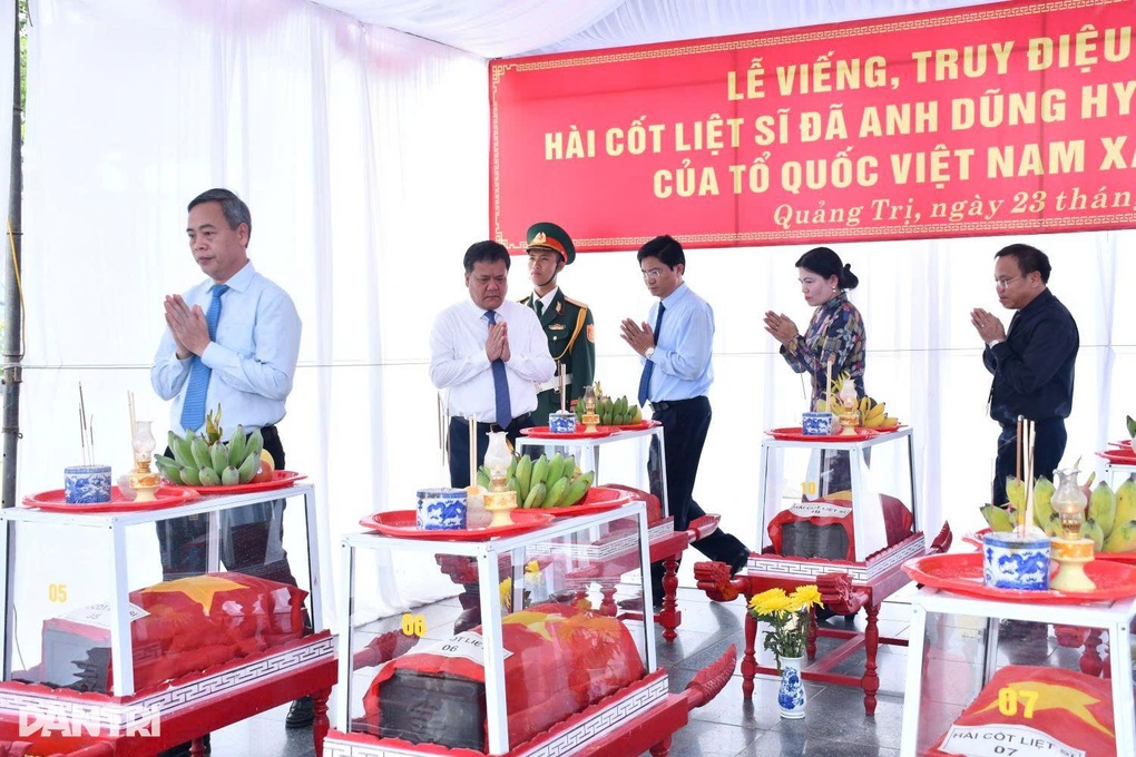 Hành trình đưa 12 người lính trở về sau hàng chục năm nằm lại giữa rừng sâu - 1 Hành trình đưa 12 người lính trở về sau hàng chục năm nằm lại giữa rừng sâu - 1