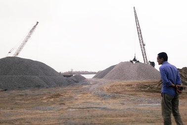 Ninh Bình: Xuất lộ thêm nhiều bãi cát không phép ven sông Đáy