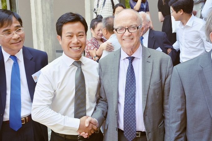 Thứ trưởng Lê Quân và  ông Finn KYDLAND Nobel kinh tế năm 2004.