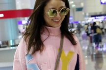 Vừa sinh con hai tháng, Lâm Tâm Như miệt mài chạy "sô"