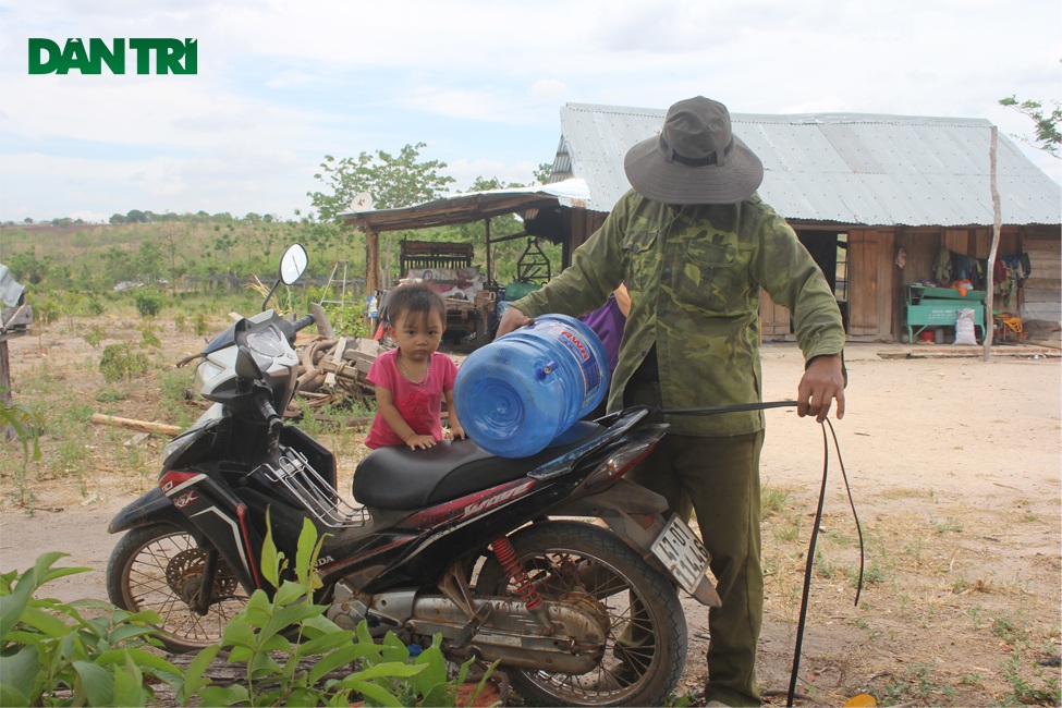 Cuộc sống khốn khó của làng nhiều không giữa chốn thâm sơn - 4 Cuộc sống khốn khó của làng nhiều không giữa chốn thâm sơn - 4