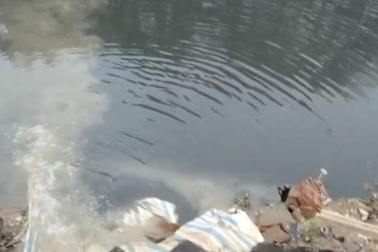 Bắt tại trận cơ sở tái chế phế liệu xả thải bẩn