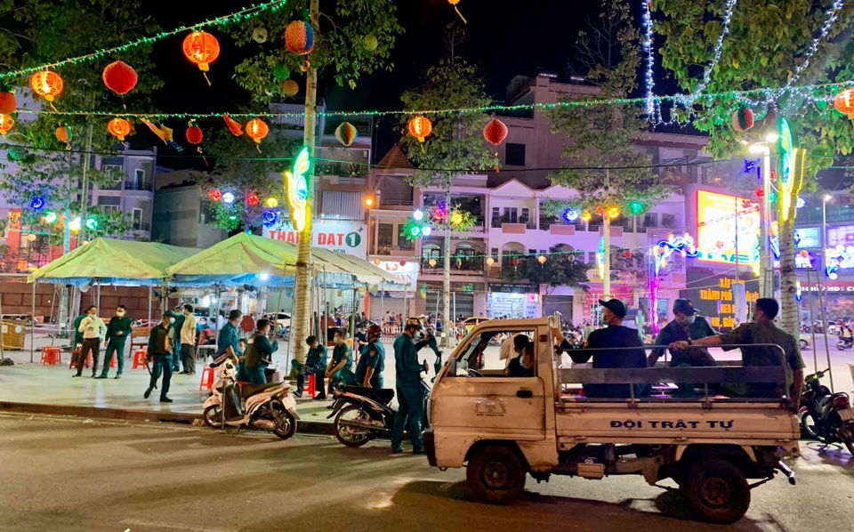 Lễ hội lớn nhất Đông Nam Bộ đóng cửa, người dân đứng ngoài chùa cầu an - 9 Lễ hội lớn nhất Đông Nam Bộ đóng cửa, người dân đứng ngoài chùa cầu an - 9