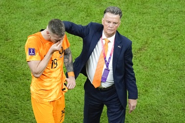 Kỷ lục kỳ lạ của HLV Van Gaal: Chưa từng thua nhưng vẫn trắng tay