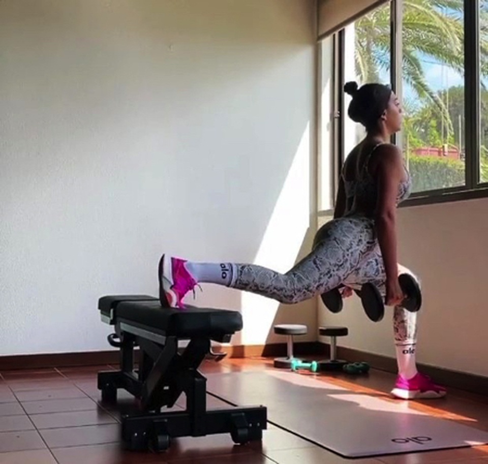 Bạn gái C.Ronaldo gây “sốt” với loạt ảnh luyện tập cực kỳ nóng bỏng - 4 Bạn gái C.Ronaldo gây “sốt” với loạt ảnh luyện tập cực kỳ nóng bỏng - 4