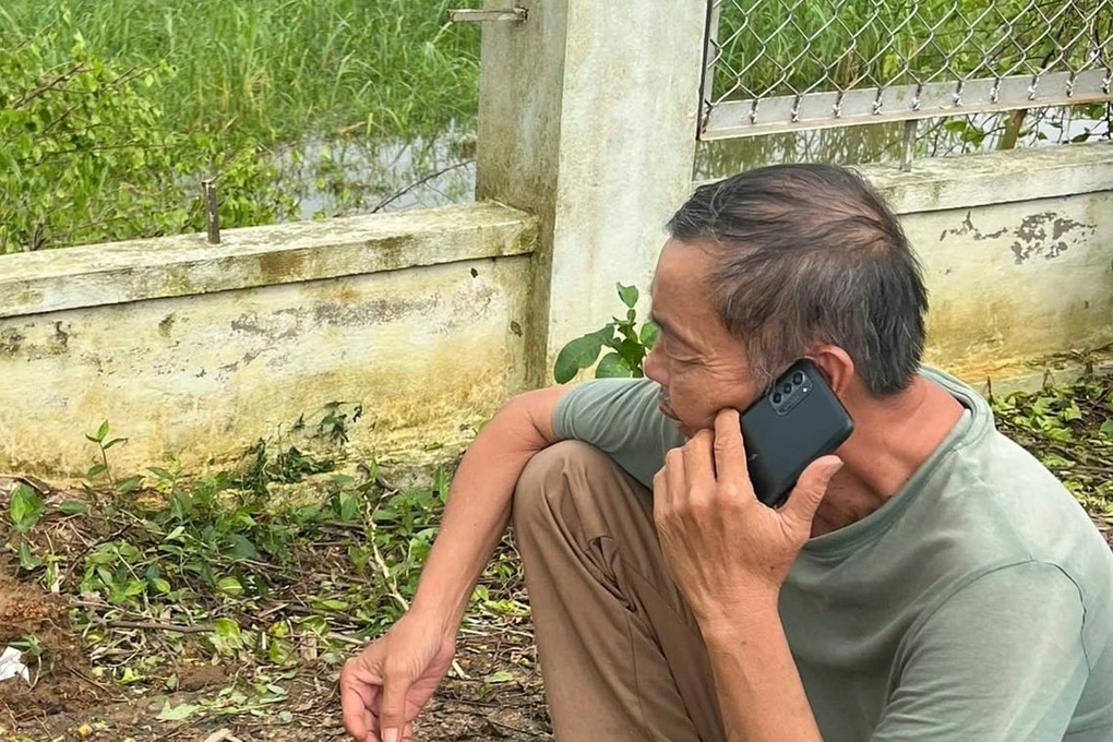 Lão nông thuê máy bay không người lái tìm đàn vịt lạc sau bão Bualoi - 1 Lão nông thuê máy bay không người lái tìm đàn vịt lạc sau bão Bualoi - 1