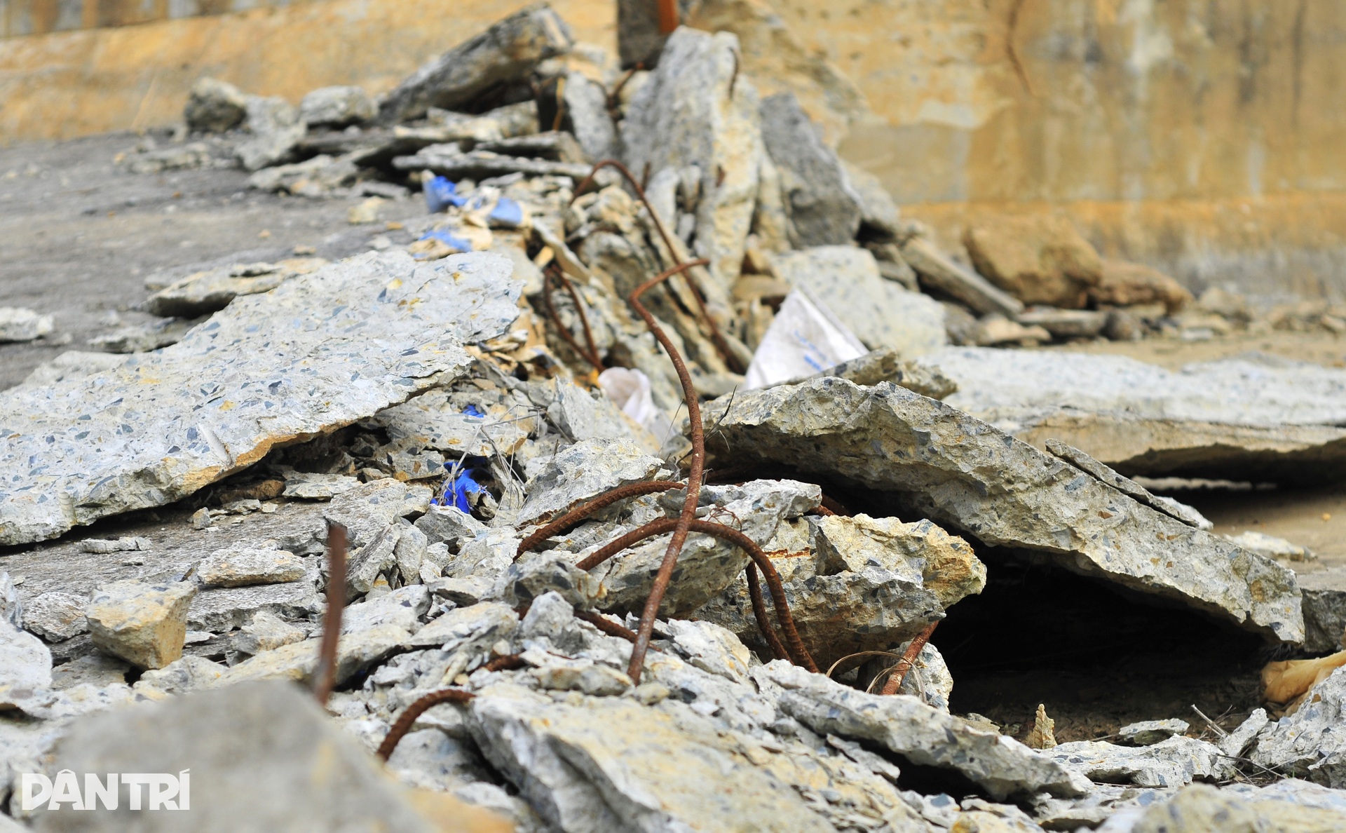 Hồ chứa nước trăm tỷ ở Lâm Đồng nứt vỡ, nguy cơ tiền mất, công trình nát - 4 Hồ chứa nước trăm tỷ ở Lâm Đồng nứt vỡ, nguy cơ tiền mất, công trình nát - 4